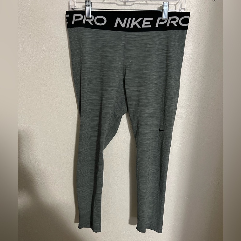 NIKE PRO Classic Mid Rise Capri Length Athletic Leggings Grey Black Women's Sz L